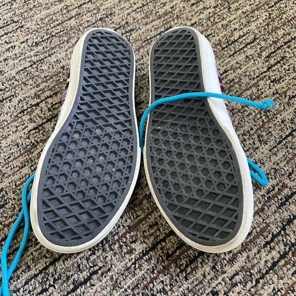 Vans - Picture 2 of 4